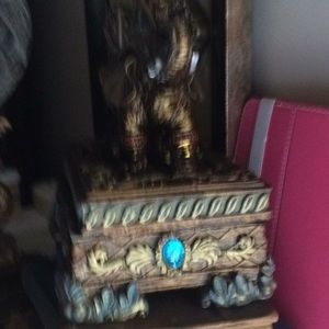 Meet your Posher, Gloria